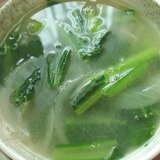 小松菜と玉ねぎの中華スープ